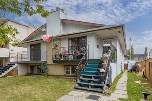 1917 25 St SW in Calgary, AB - Building Photo