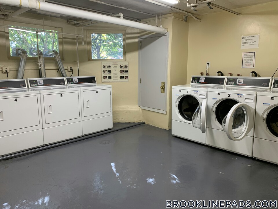 33 Lancaster Terrace in Brookline, MA - Building Photo