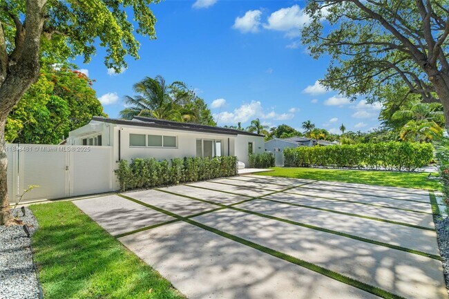 1003 NE 115th St in Biscayne Park, FL - Building Photo - Building Photo