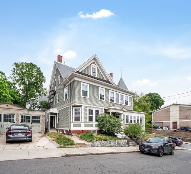 property at 3 Monmouth St