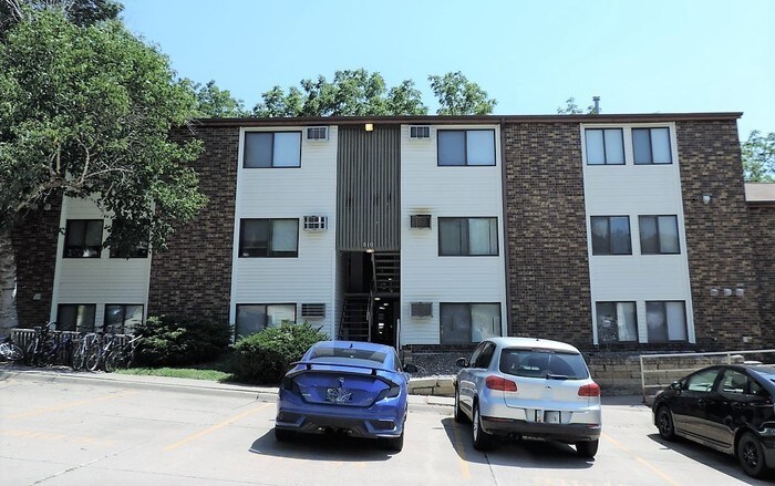 810 Benton Dr-Unit -APT 13 in Iowa City, IA - Building Photo