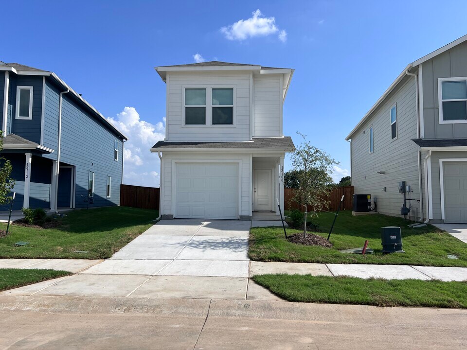 12108 Morgan Dr in Aubrey, TX - Building Photo