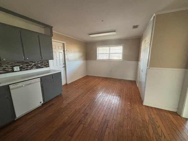 1404 S Denver Ave in Russellville, AR - Building Photo - Building Photo