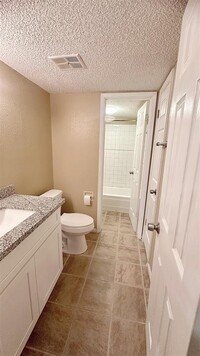 1516 Bay Area Blvd, Unit Baywind Condominiums in Houston, TX - Building Photo - Building Photo