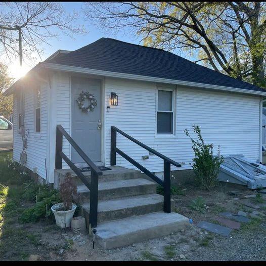 31 Oakhurst Ave in Warwick, RI - Building Photo