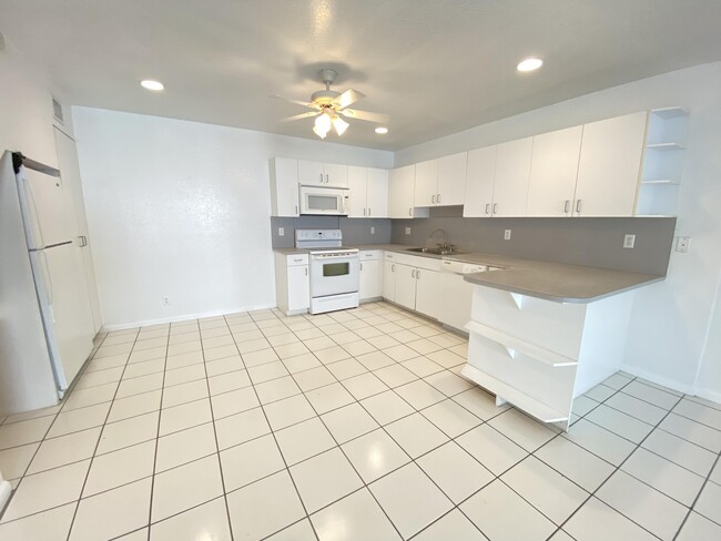 13960 Folkestone Cir in Wellington, FL - Building Photo - Building Photo