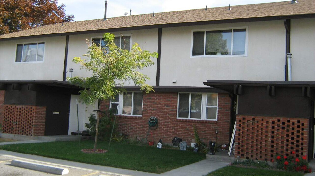 Thompson River Townhomes in Kamloops, BC - Building Photo