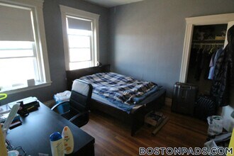 1350 Commonwealth Avenue, Unit 20 in Boston, MA - Foto de edificio - Building Photo