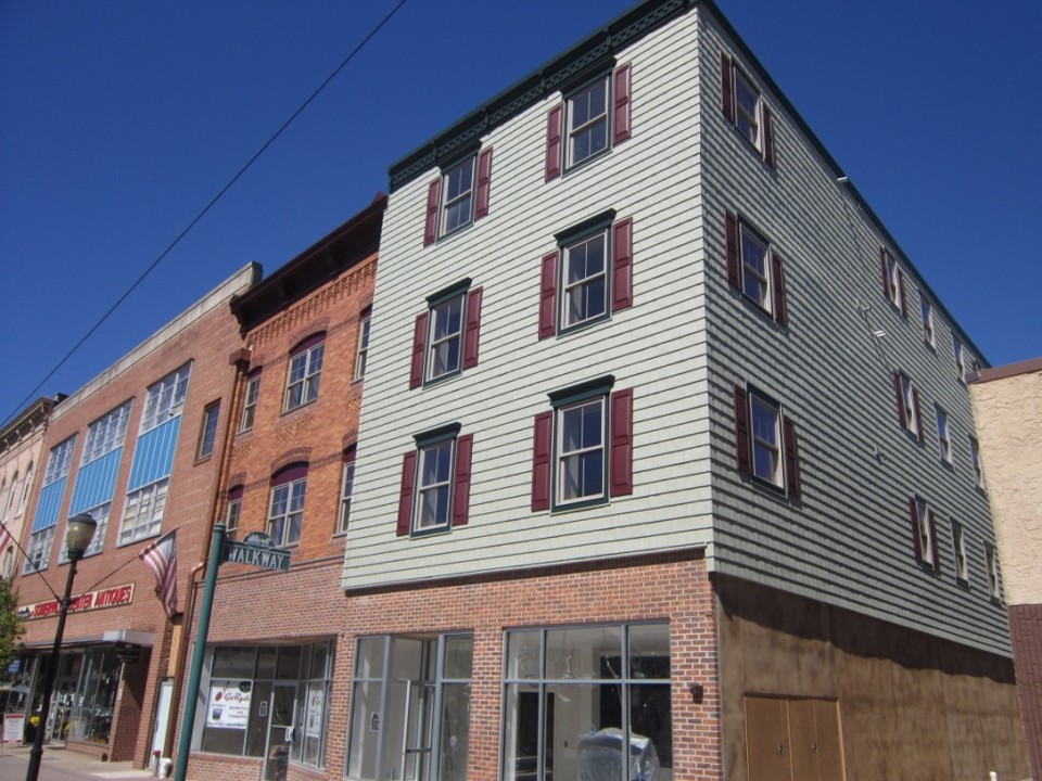 28-32 W Main St in Somerville, NJ - Building Photo