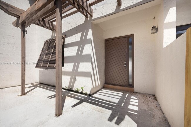 13371 SW 90th Terrace in Miami, FL - Building Photo - Building Photo