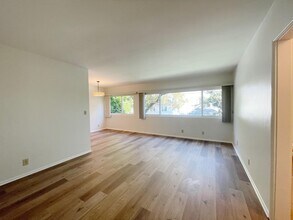 Oakland Manor in Pasadena, CA - Building Photo - Building Photo