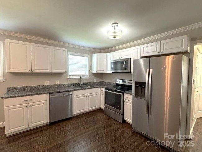 2401 Roslyn Ave in Charlotte, NC - Building Photo - Building Photo