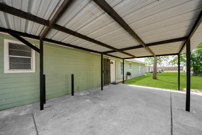 13710 Brownsville St in Houston, TX - Building Photo - Building Photo