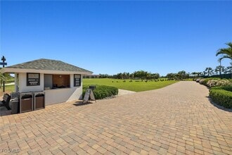 16301 Kelly Woods Dr in Ft. Myers, FL - Building Photo - Building Photo