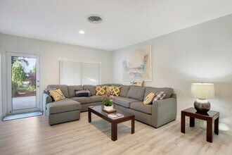 466 Tequesta Dr in Jupiter, FL - Building Photo - Building Photo