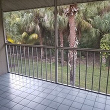 653 Squire Cir, Unit #204 in Naples, FL - Foto de edificio - Building Photo