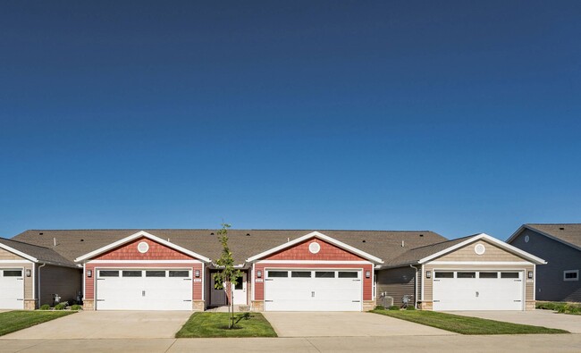 Redwood West Jefferson in West Jefferson, OH - Foto de edificio - Building Photo