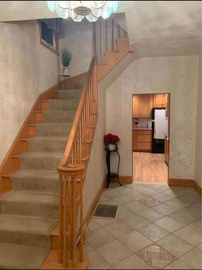 784 Broadway, Unit 3 in Everett, MA - Foto de edificio - Building Photo