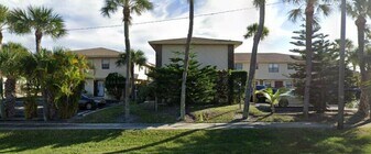 2 E Ilex Dr in Lake Park, FL - Building Photo