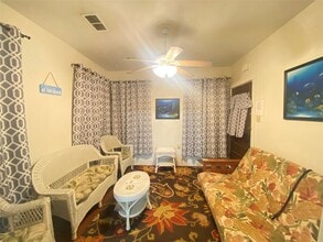 2528 Avenue Q 1/2 Ave in Galveston, TX - Building Photo - Building Photo