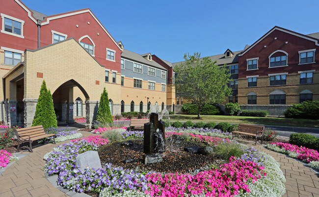 Lake Oaks Apartments in Racine, WI - Building Photo - Building Photo