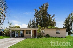 915 Hibiscus Ln, Unit 7839-1206 in North Fort Myers, FL - Building Photo