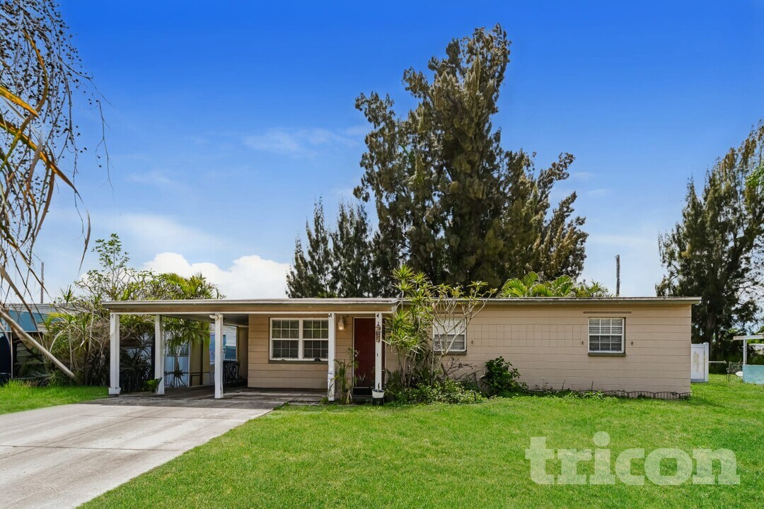 915 Hibiscus Ln, Unit 7839-1206 in North Fort Myers, FL - Foto de edificio