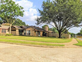 9131 Goodmeadow Dr in Houston, TX - Building Photo