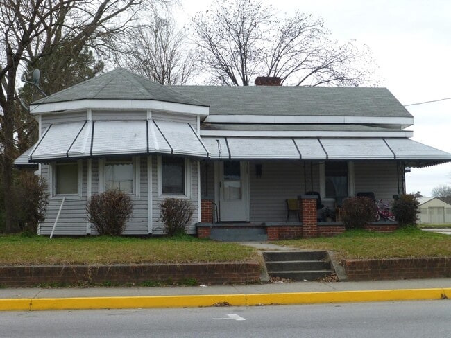property at 313 N Main St