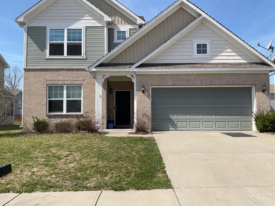 2302 Boneset Dr in Plainfield, IN - Building Photo