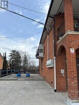 7955 Kipling Ave in Vaughan, ON - Building Photo