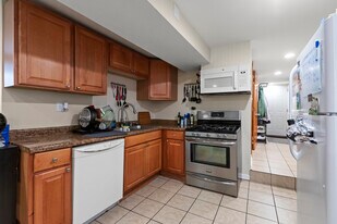 2028 N Hamlin Ave in Chicago, IL - Building Photo