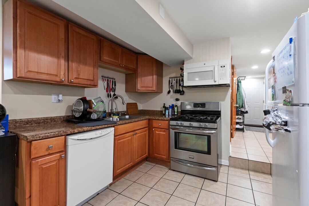 2028 N Hamlin Ave in Chicago, IL - Foto de edificio