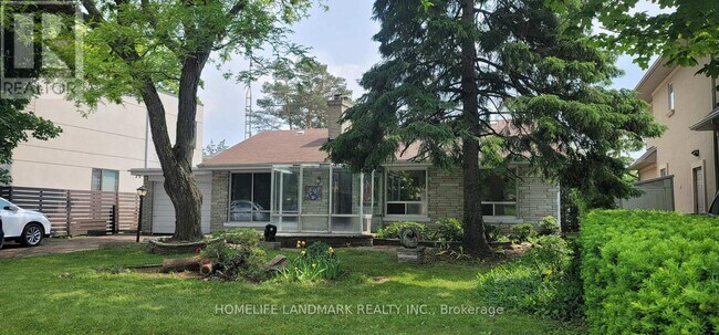 50 Larkfield Dr in Toronto, ON - Building Photo - Building Photo