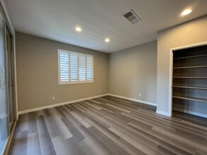 9742 Zircon Cliff Ave in Las Vegas, NV - Building Photo - Building Photo