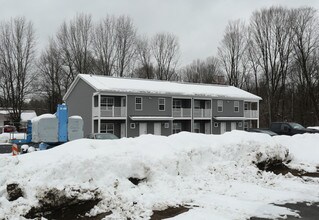 464 Maple Ave in Saratoga Springs, NY - Foto de edificio - Building Photo