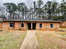 110 Maplewood Ct in Greenwood, SC - Building Photo