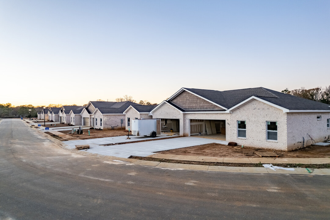 Avalon Place in Dothan, AL - Building Photo