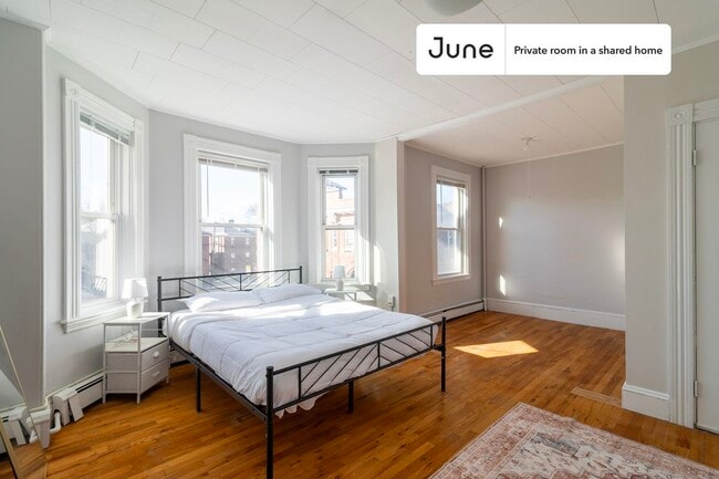 Private bedroom in 3 bed/1 bath Home in Boston, MA - Building Photo - Building Photo