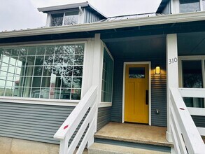 310 Scott Hill Rd in Woodland, WA - Building Photo - Building Photo