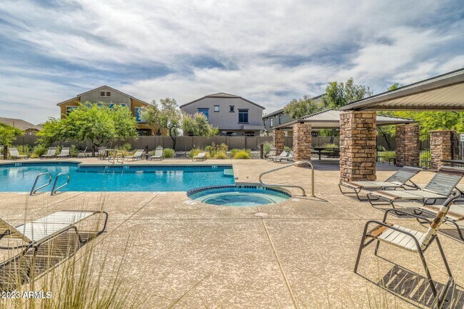 property at 2725 E Mine Creek Rd