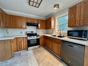 228 Northview Dr in Sanford, NC - Building Photo - Building Photo