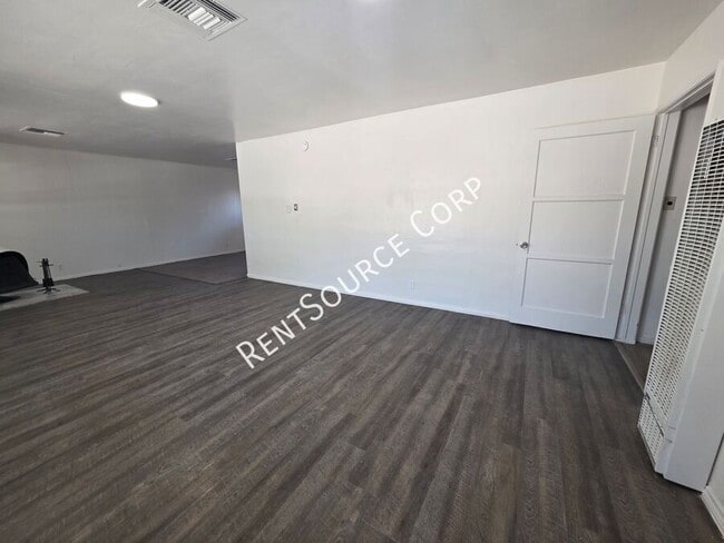 671 Flora St in Barstow, CA - Building Photo - Building Photo