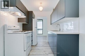 260 Seneca Hill Dr in Toronto, ON - Building Photo - Building Photo