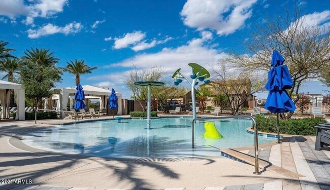 property at 1964 W Kinfield Trail