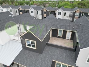 5317 N Crown Point in Pharr, TX - Building Photo - Building Photo