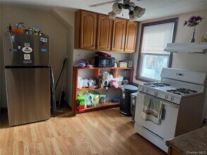 231 Jefferson Ave, Unit 2nd Fl in Mineola, NY - Building Photo - Building Photo