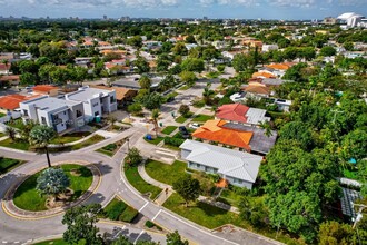 901 SW 24th Rd in Miami, FL - Building Photo - Building Photo