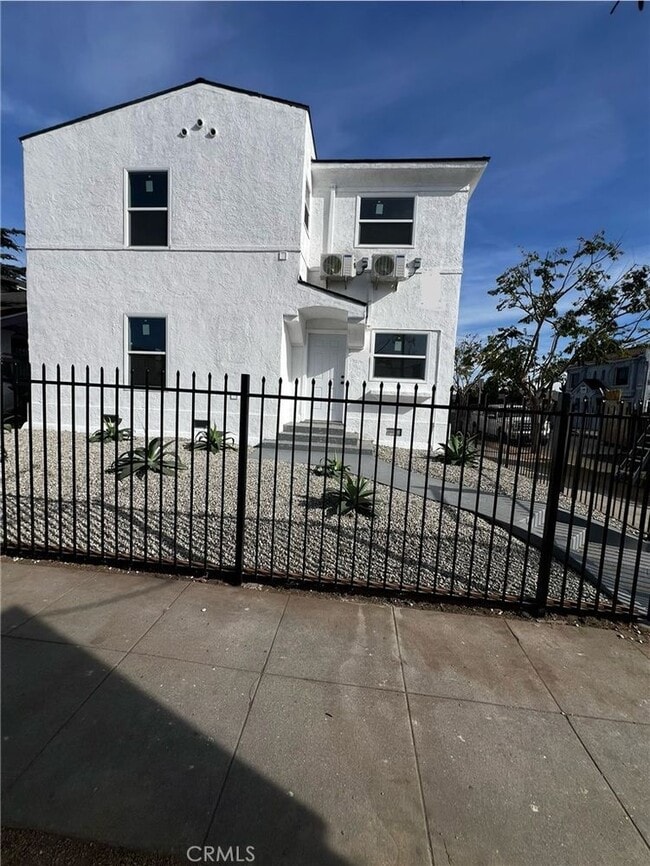 property at 1125 W 43rd St