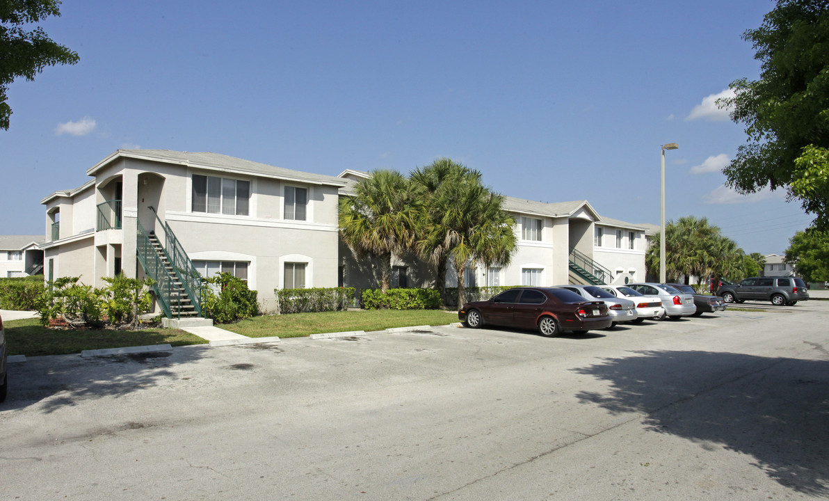 Phoenix Apartments in Homestead, FL - Building Photo